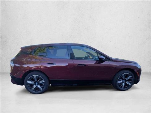 Used 2024 BMW iX xDrive50 w/ Premium Package AWD/4WD image 4