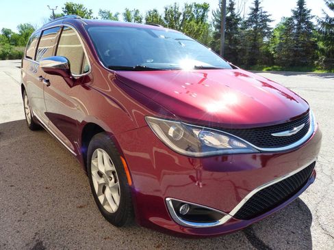 Used 2020 Chrysler Pacifica Limited FWD image 12