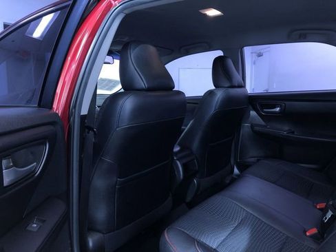 Used 2015 Toyota Camry SE image 18