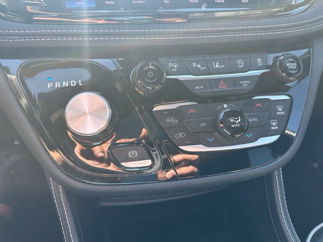 Used 2024 Chrysler Pacifica Limited w/ S Appearance Package FWD image 15