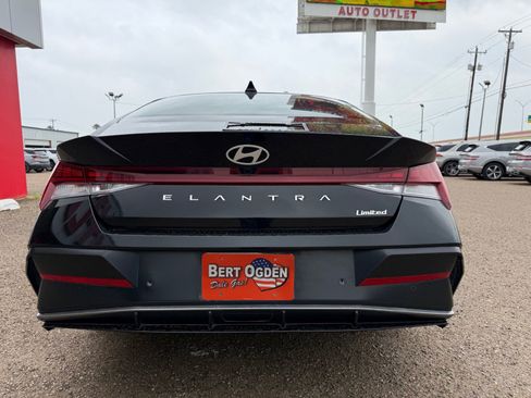 Used 2024 Hyundai Elantra SEL FWD image 2