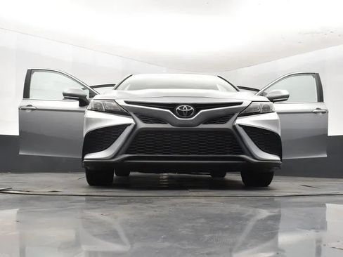 Used 2024 Toyota Camry SE FWD image 11