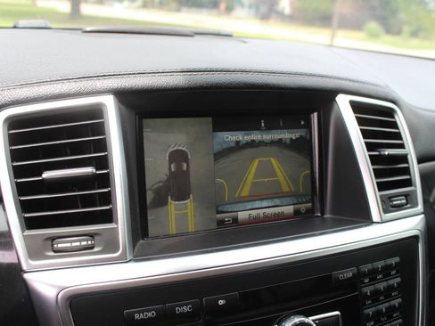 Used 2014 Mercedes-Benz GL 550 4MATIC w/ Driver Assistance Package image 15