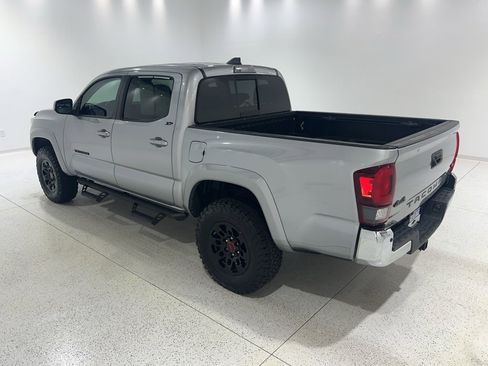Used 2020 Toyota Tacoma SR5 image 3
