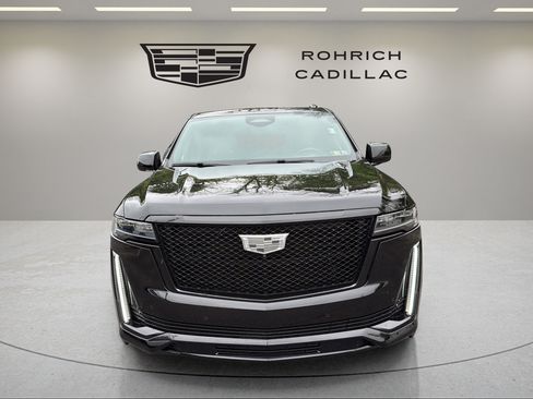 Used 2021 Cadillac Escalade Sport w/ Driver Assist Tech Package AWD/4WD image 2