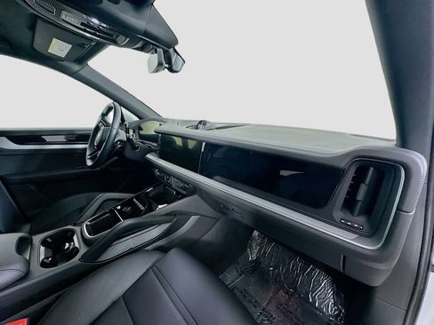 New 2024 Porsche Cayenne image 32