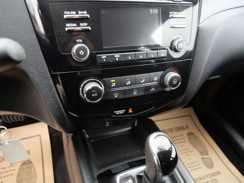 Used 2018 Nissan Rogue Sport S image 14