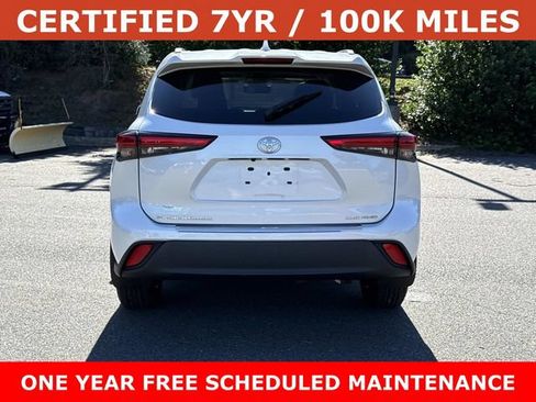 Used 2022 Toyota Highlander XLE AWD/4WD image 3