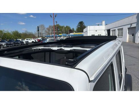 Used 2025 Jeep Wrangler Unlimited Rubicon 4xe w/ Convenience Group AWD/4WD image 10