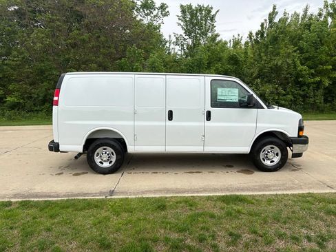 New 2026 Chevrolet Express 3500 w/ Driver Convenience Package RWD image 10