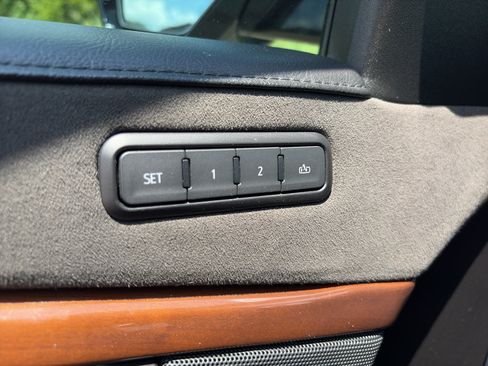 Used 2019 Cadillac Escalade Luxury RWD image 30