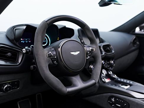 Used 2023 Aston Martin V8 Vantage Roadster image 47