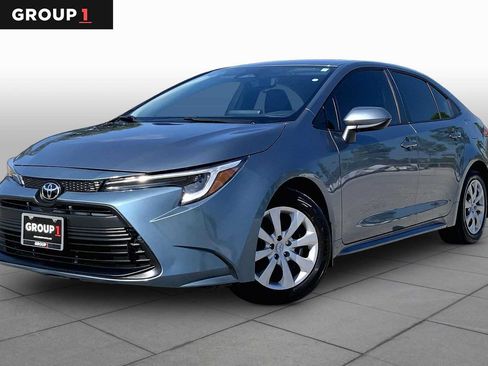 Used 2026 Toyota Corolla LE FWD image 1