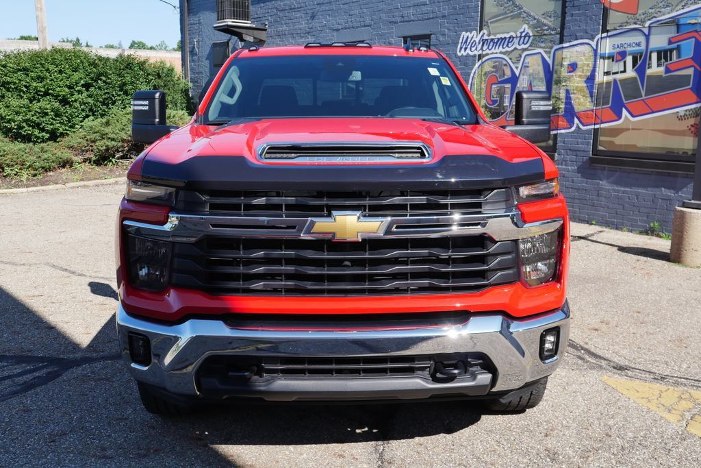 Used 2024 Chevrolet Silverado 2500 LT w/ Convenience Package AWD/4WD image 2