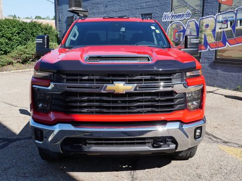 Used 2024 Chevrolet Silverado 2500 LT w/ Convenience Package AWD/4WD image 2