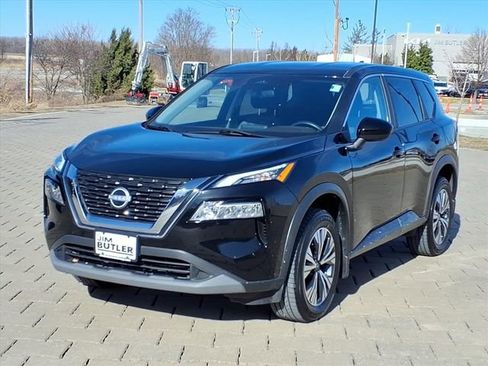 Used 2023 Nissan Rogue SV image 2