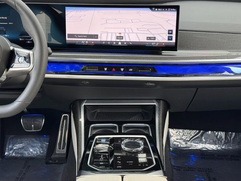 Used 2023 BMW i7 xDrive60 image 23