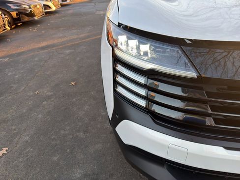 Certified 2025 Nissan Kicks SR image 10