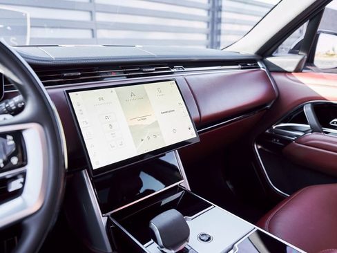 Used 2025 Land Rover Range Rover SE image 59