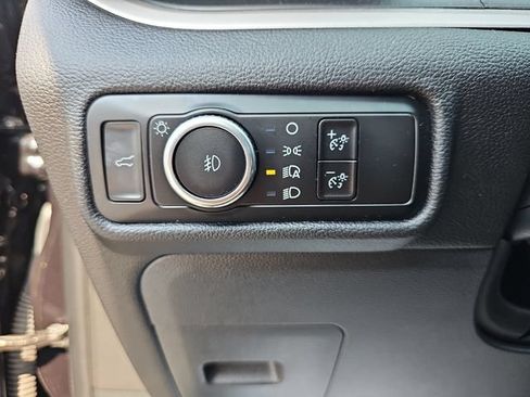 Used 2023 Ford Explorer XLT w/ Equipment Group 202A AWD/4WD image 31