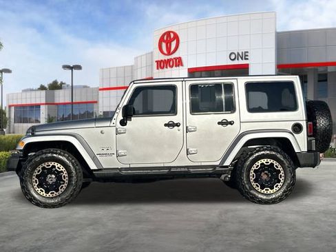 Used 2017 Jeep Wrangler Unlimited Sahara w/ Connectivity Group image 8
