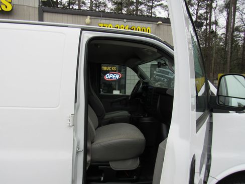 Used 2019 Chevrolet Express 2500 RWD image 13