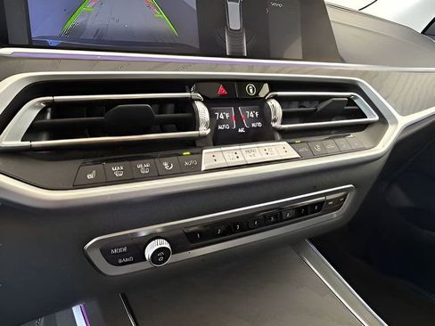 Used 2022 BMW X7 xDrive40i w/ Premium Package image 28
