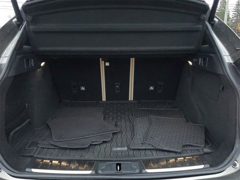 Used 2020 Jaguar F-PACE Premium image 29