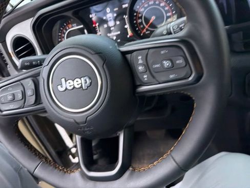 Used 2025 Jeep Gladiator Sport AWD/4WD image 13