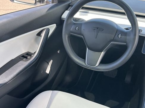 Used 2021 Tesla Model Y 2WD image 17