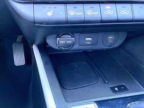Used 2024 Hyundai Elantra Limited FWD image 16