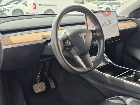 Used 2021 Tesla Model Y Long Range AWD/4WD image 14