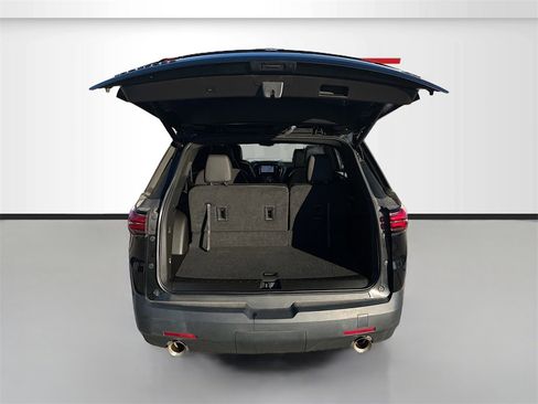 Used 2023 Chevrolet Traverse RS image 27