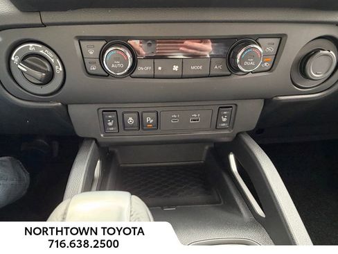 Used 2025 Nissan Frontier SV w/ SV Convenience Package AWD/4WD image 11