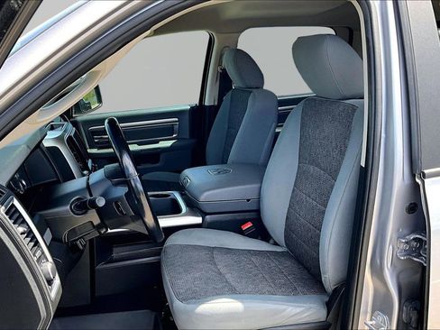 Used 2020 RAM 1500 Classic SLT w/ Luxury Group RWD image 26