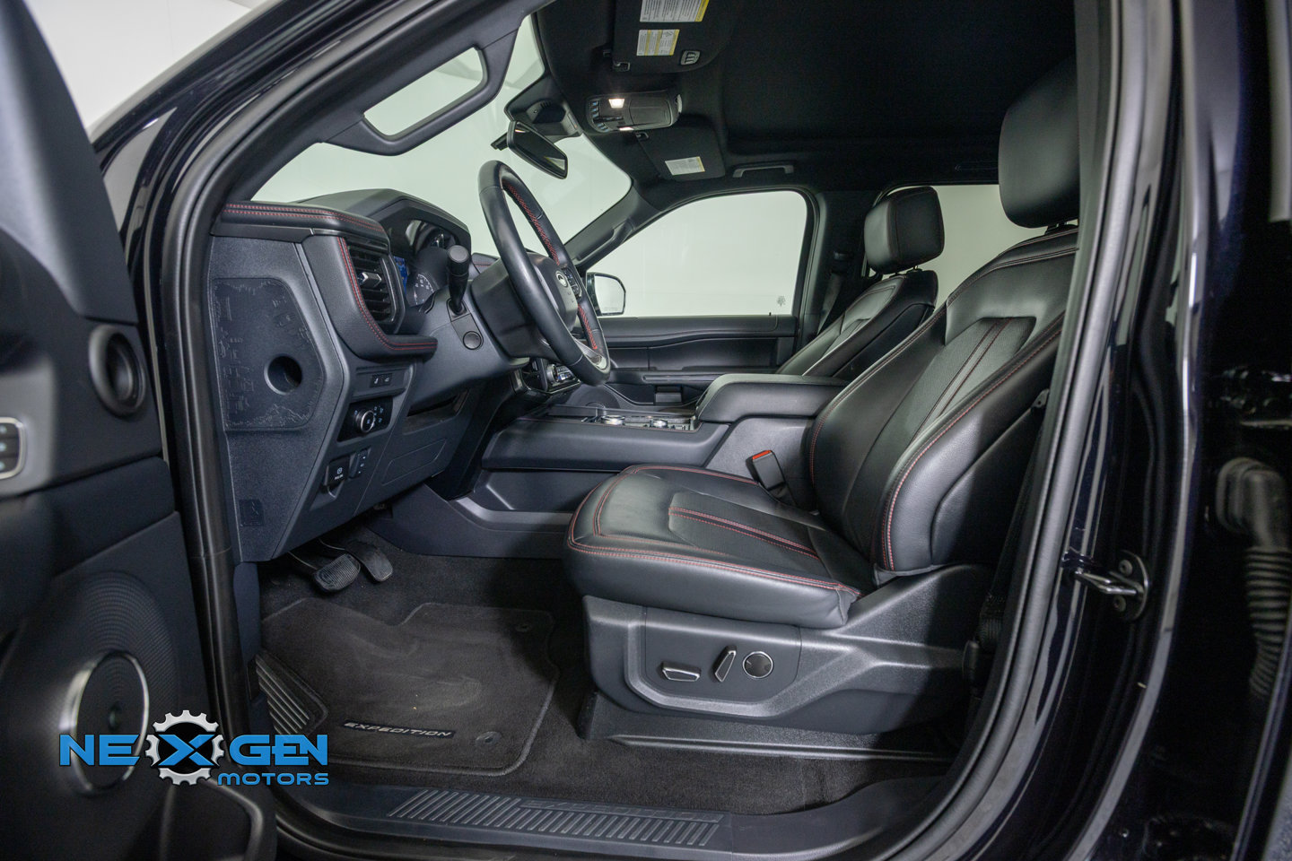 Used 2024 Ford Expedition Limited AWD/4WD image 12