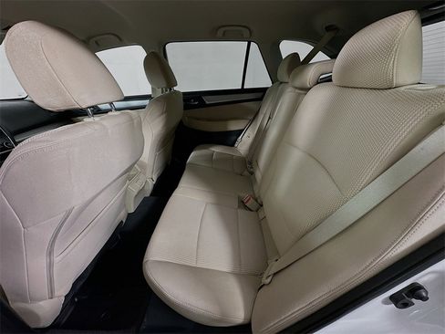 Used 2019 Subaru Outback 2.5i Premium image 4