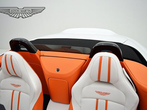 Used 2023 Aston Martin V8 Vantage Roadster RWD image 41