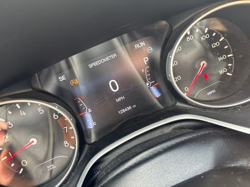 Used 2019 Jeep Compass Limited FWD image 1