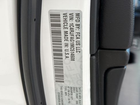 Used 2021 Jeep Grand Cherokee Laredo X AWD/4WD image 26