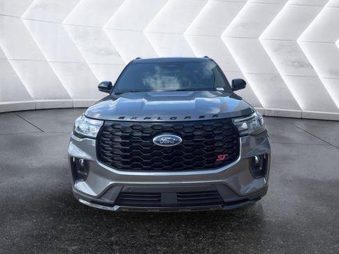 Used 2025 Ford Explorer ST AWD/4WD image 2