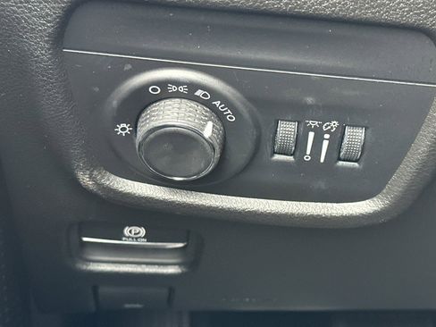 Used 2023 Jeep Grand Cherokee Altitude image 31