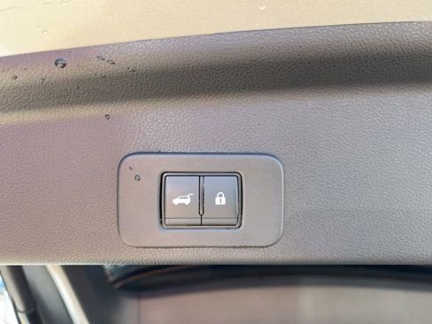 Used 2025 Nissan Murano SV image 22