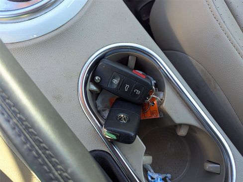 Used 2019 Volkswagen Beetle S image 24