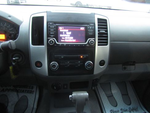 Used 2018 Nissan Frontier SV image 16