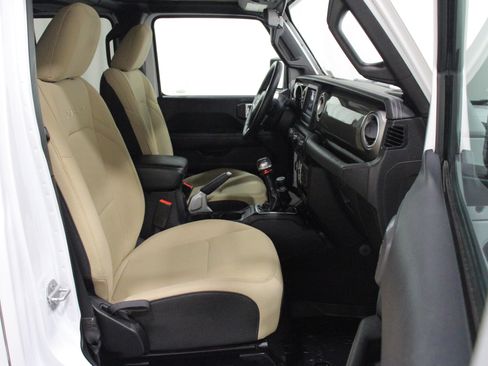 Used 2018 Jeep Wrangler Unlimited Sahara w/ Cold Weather Group AWD/4WD image 23