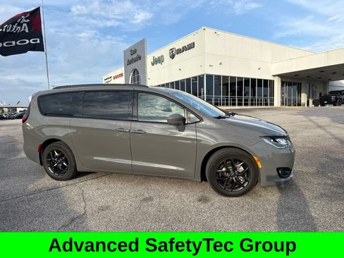 Used 2020 Chrysler Pacifica Touring-L Plus w/ Advanced Safetytec Group FWD image 6