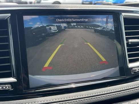Used 2023 Chrysler Pacifica Touring-L FWD image 29