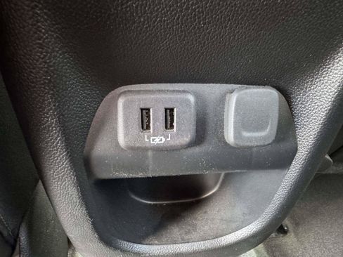 Used 2022 Chevrolet Colorado Z71 AWD/4WD image 31