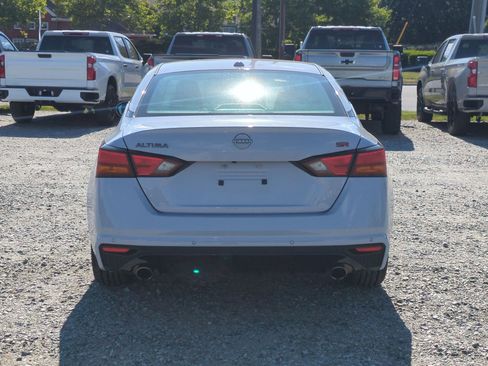 Used 2024 Nissan Altima 2.5 SR FWD image 9
